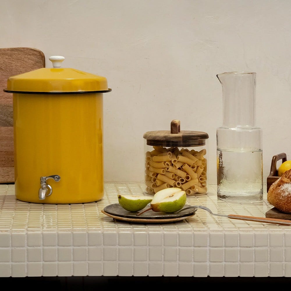 Coffret Ecofiltro 5 litres jaune – filtre à eau, support, kit d’entretien, 2 unités de filtration pour 4 ans. 