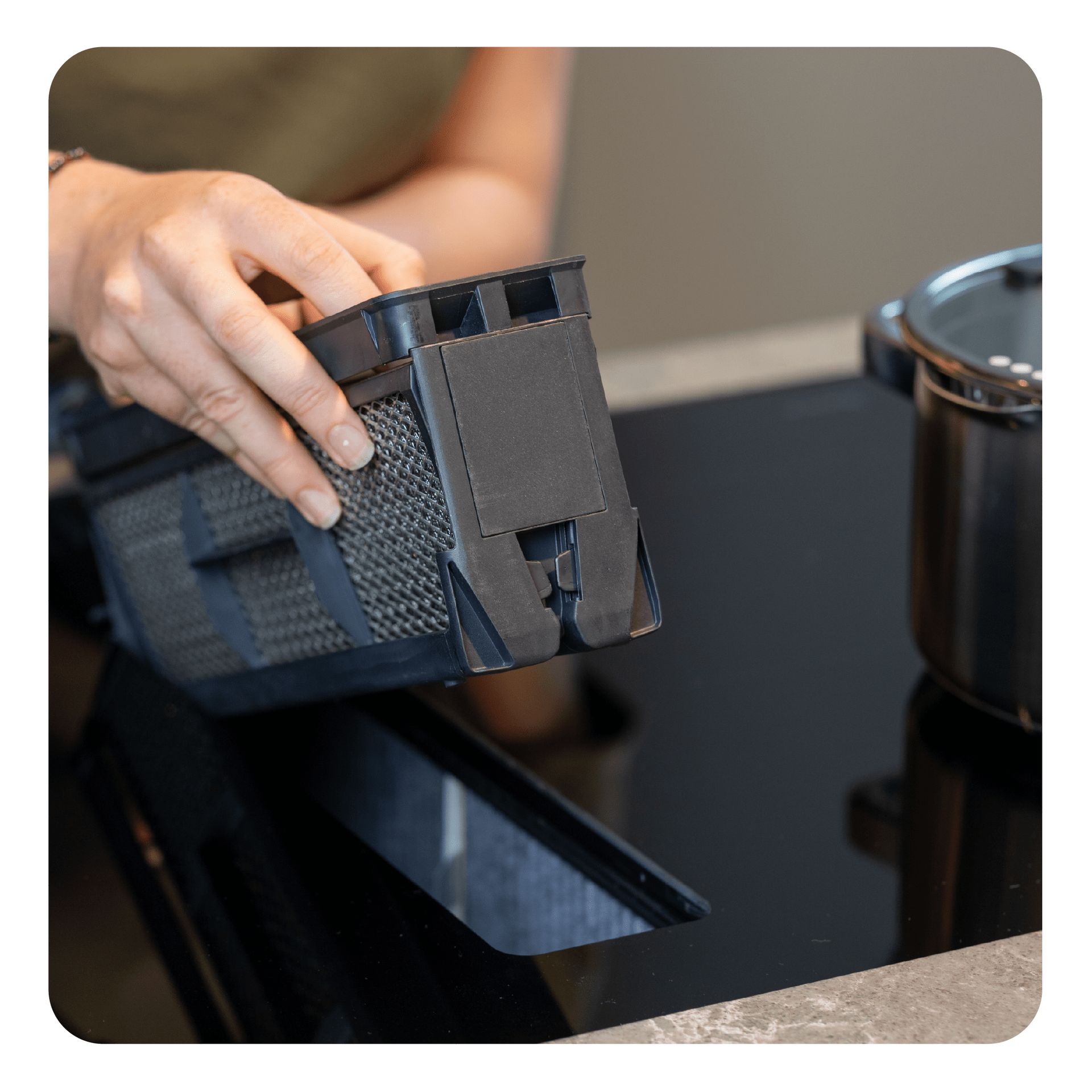 Filtre à charbon Gaggenau CleanAir CA282110 / 17000822 par AllSpares